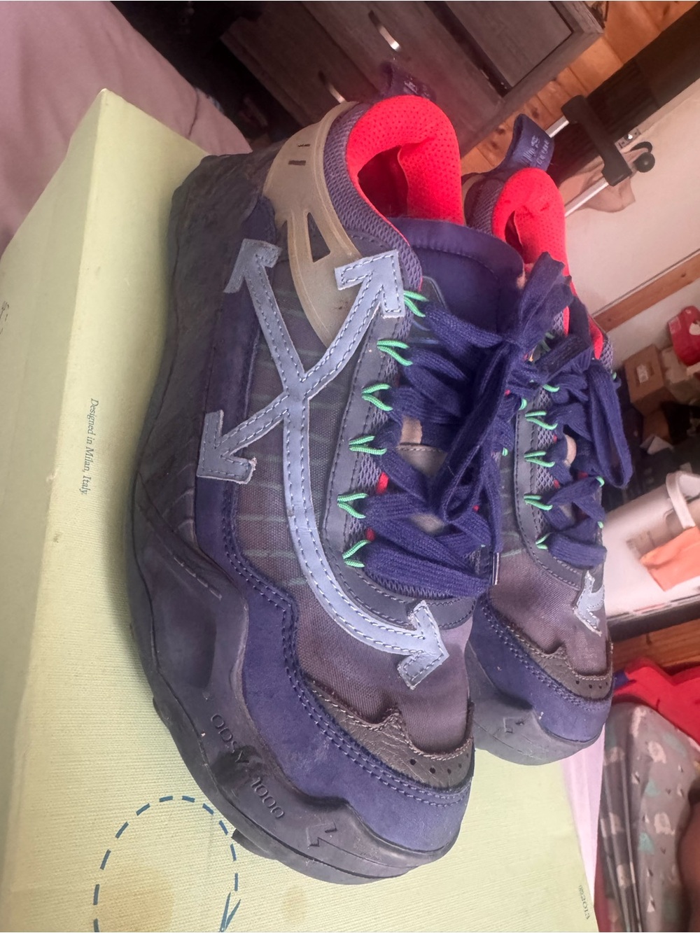 Off-White Men’s Navy with Red Accent Arrow Runner Sneakers